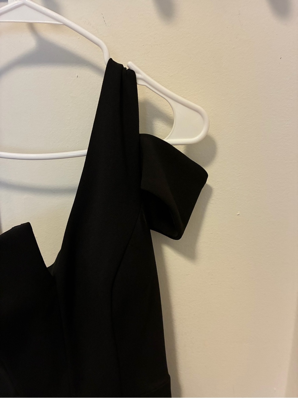 NWOT! Aqua Elegant Black One-Shoulder Evening Dress with Ruffle Back - Picture 4 of 8